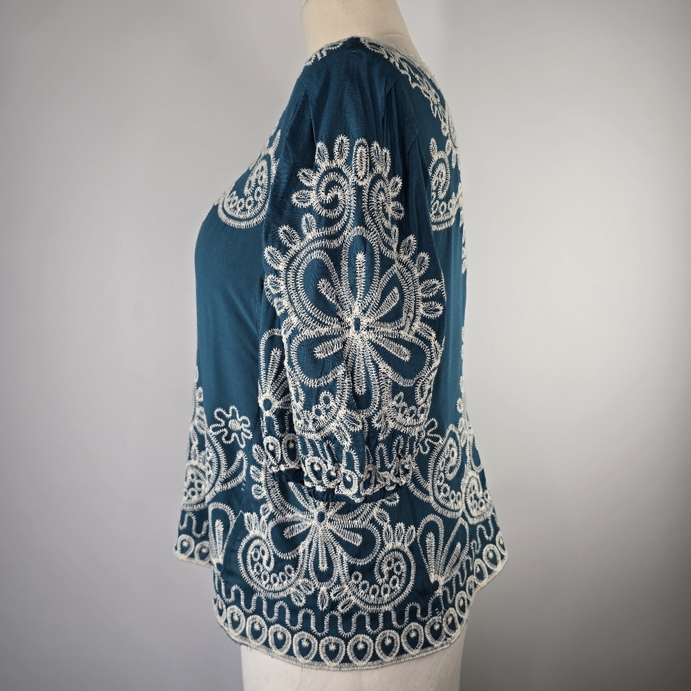 Solitaire Embroidered Peasant Top Teal White Size XL NWT - Picture 4 of 8